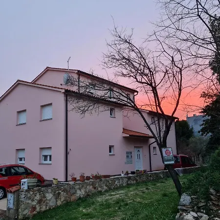 Tomas Near The Διαμέρισμα *