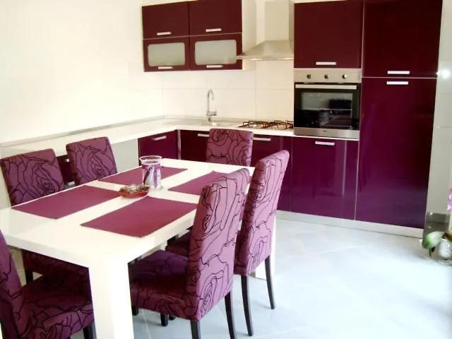 Tomas Near The * 普拉