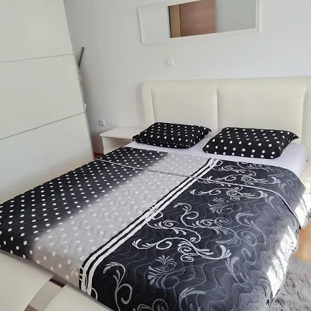 Apartament Tomas Near The