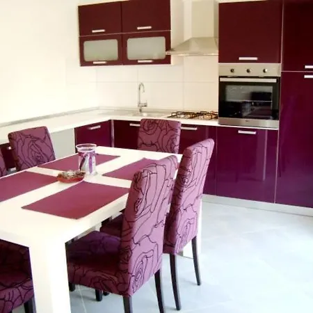 Tomas Near The * Pula